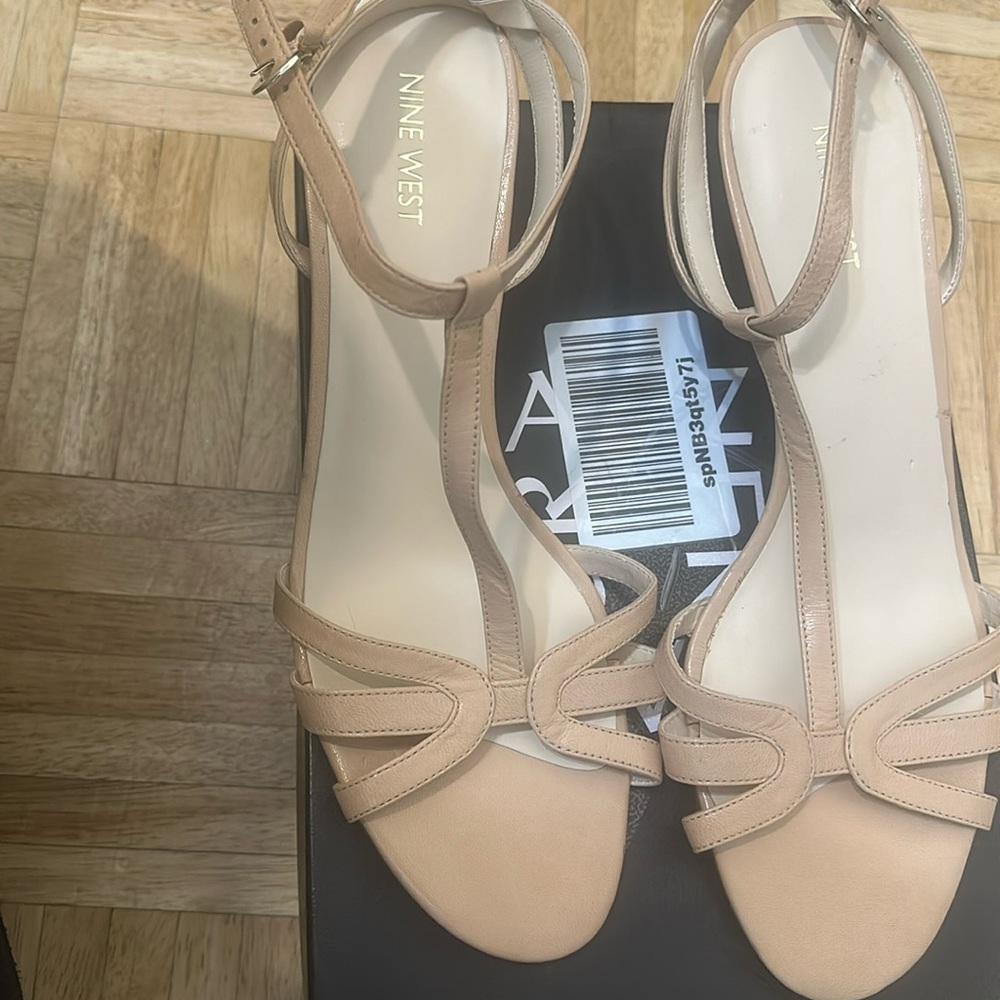 Nine West beige kitten heels